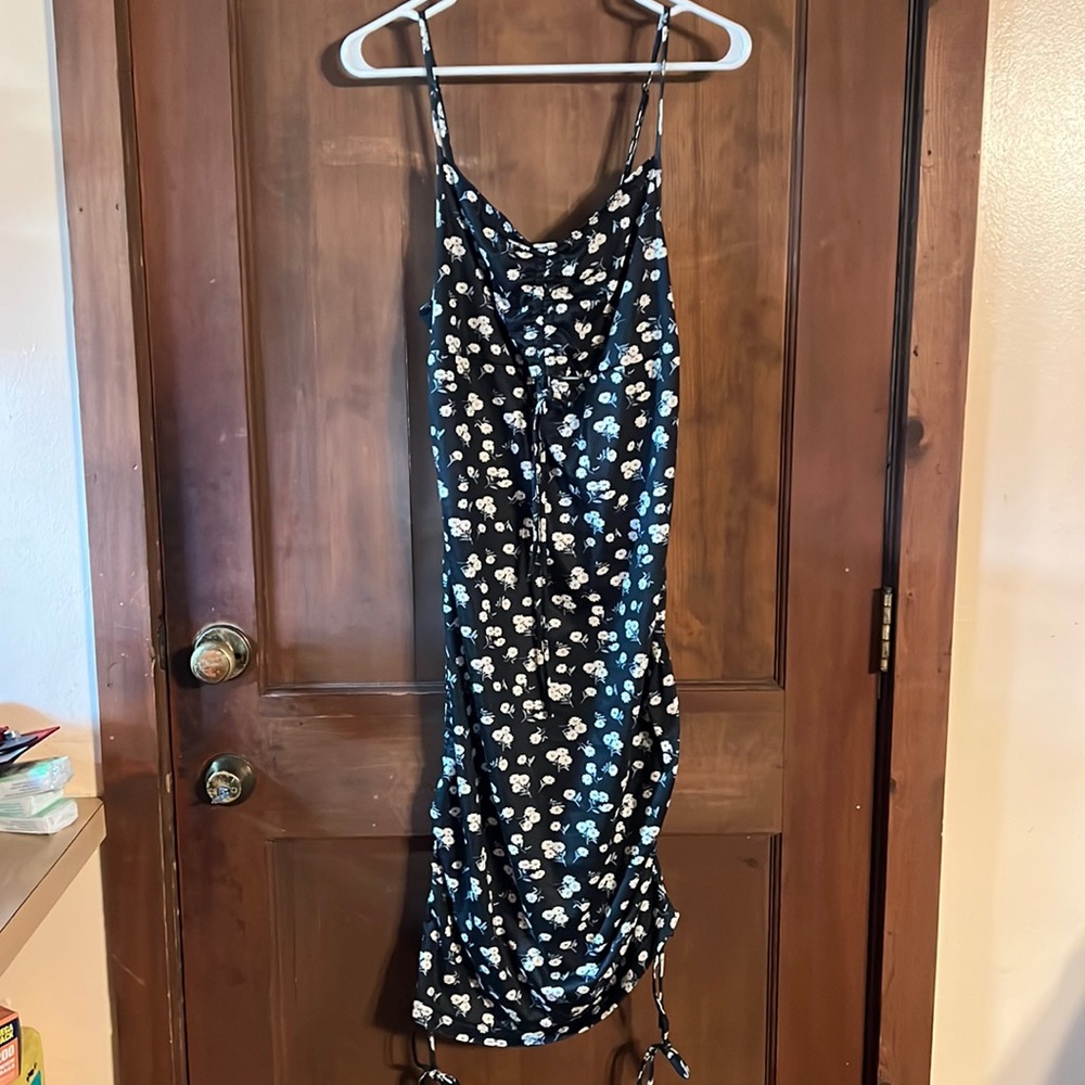 XL SHEIN FLORAL POPOVER DRESS